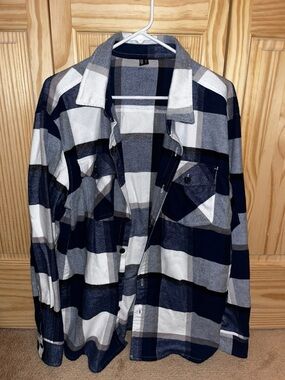 Amazon Navy & Gray Plaid Lightweight Shirt Jacket